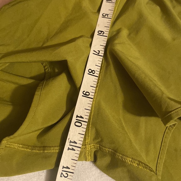 SOLD✨Lululemon Hotty Hot Short II Long 4" Size 8 - Picture 10 of 11